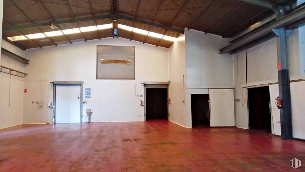 Industrial for rent at Camino Pontones, Seseña, Toledo, 45224 with door, building, wood, hall, house, flooring, floor, beam, hardwood and ceiling around