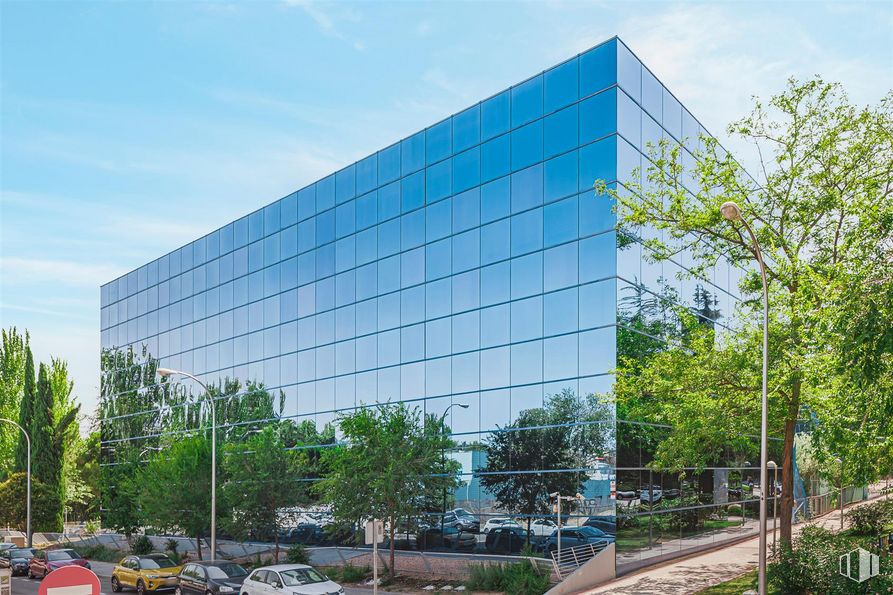 Oficina en alquiler en Calle Obenque, 4, Barajas, Madrid, 28042 con edificio, cielo, nube, planta, árbol, bloque de pisos, sombra, diseño urbano, condominio y edificio comercial alrededor