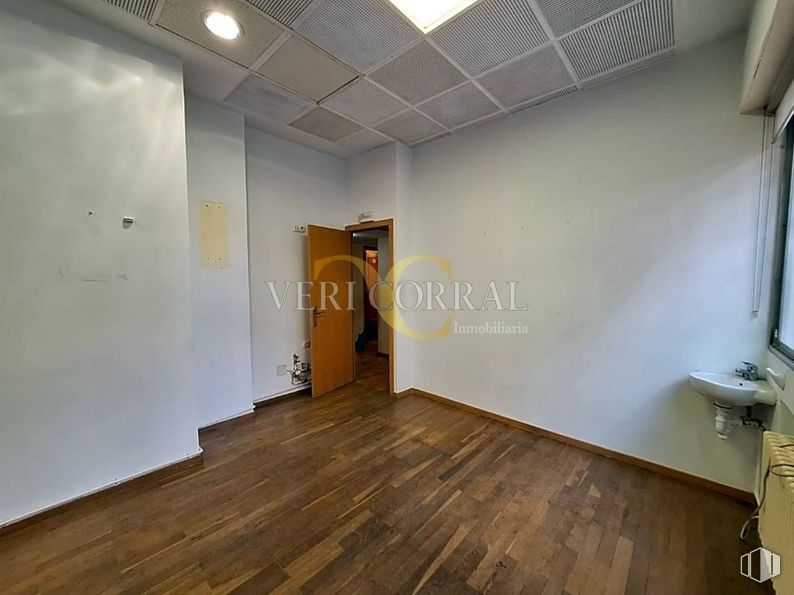 Oficina en venta en Avenida Alberto Alcocer, Chamartín, Madrid, 28036 con edificio, madera, accesorio, suelos, suelo, hall, tinte para madera, suelo laminado, pintura y inmobiliario alrededor