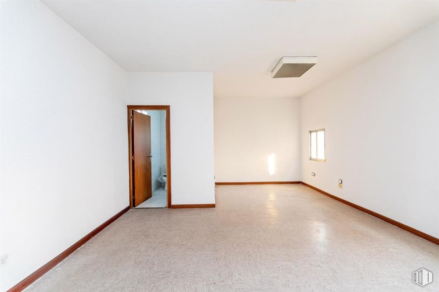 Industrial for rent at Calle Castrobarto, Barajas, Madrid, 28042 with light fixture, window, flooring, floor, wall, wood, ceiling, interior design, room and brown around