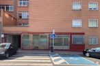 Retail for sale at Calle Agustín Rodríguez Sahagun, Ávila, 05003 with car, window, building, wheel, land vehicle, tire, vehicle, infrastructure, road surface and brick around