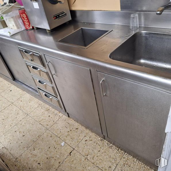 Local en alquiler en Malasaña-Universidad, Centro, Madrid, 28015 con fregadero, fregadero, ebanistería, encimera, cocina, madera, electrodoméstico, suelos, gas y grifo alrededor