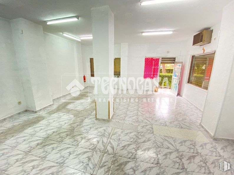 Local en venta en Zona Soto - Hospital, Móstoles, Madrid, 28935 con marco, propiedad, pasillo, arte, diseño de interiores, piso, suelo, suelo de baldosas, techo y evento alrededor