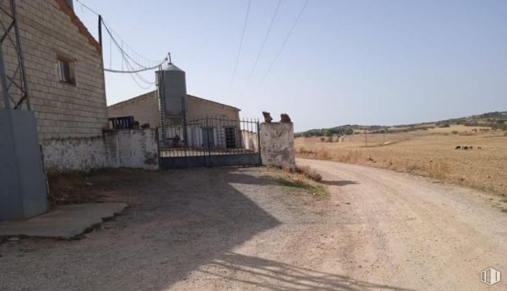 Industrial for sale at Zona industrial, Mondéjar, Guadalajara, 19110 with village, electrical cable, soil, overhead power line, dirt road, wire and electrical network around