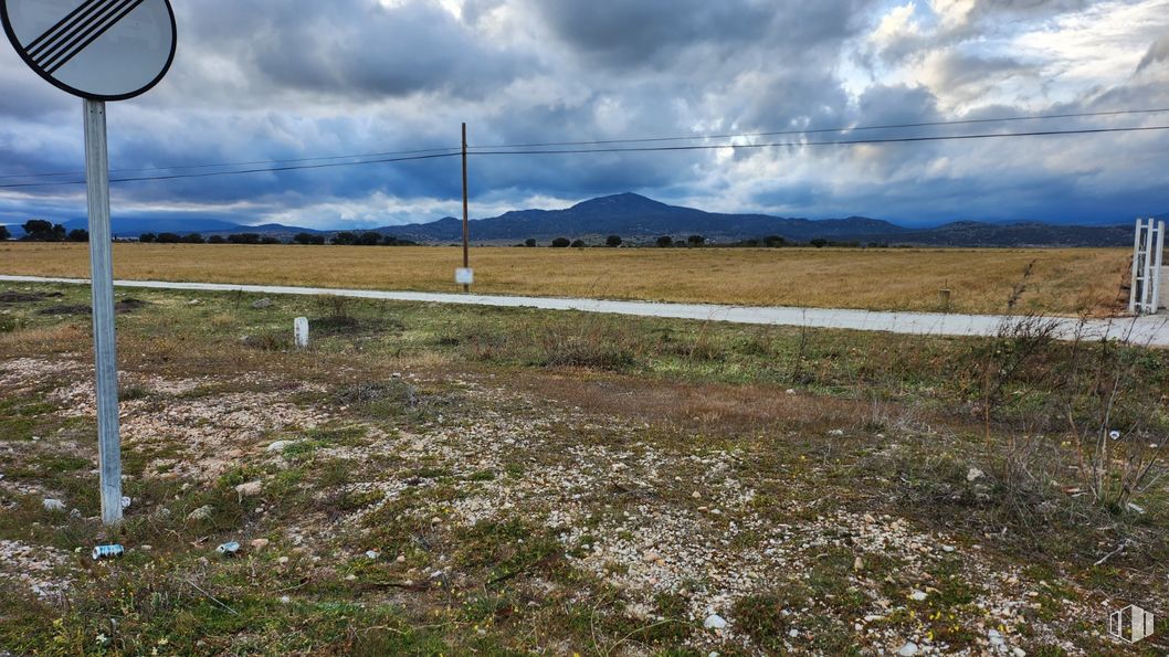 Land for sale at Polígono 36 Parcela 76, Escalona, Toledo, 45910 with cloud, sky, plant, natural landscape, highland, land lot, tree, grass, landscape and grassland around