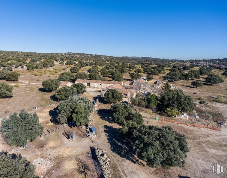 Land for sale at Colmenar del Arroyo, Colmenar del Arroyo, Madrid, 28213 with sky, plant community, plant, land lot, tree, formation, mountain, landscape, bedrock and road around