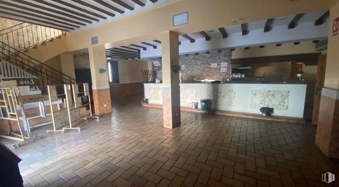 Retail for rent at Zona Centro, Nambroca, Toledo, 45190 with tile flooring, floor, flooring, hall, composite material, ceiling, concrete, wood, building material and event around