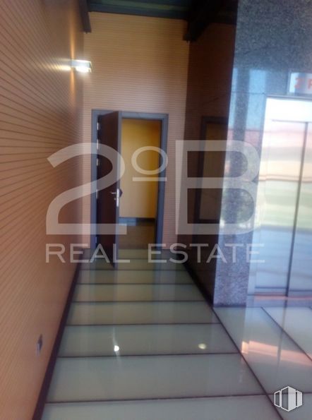 Office for sale at Rivas Centro, Plaza Constitución, 2, Rivas-Vaciamadrid, Madrid, 28529 with wood, rectangle, art, font, tints and shades, flooring, pattern, electric blue, circle and plaid around