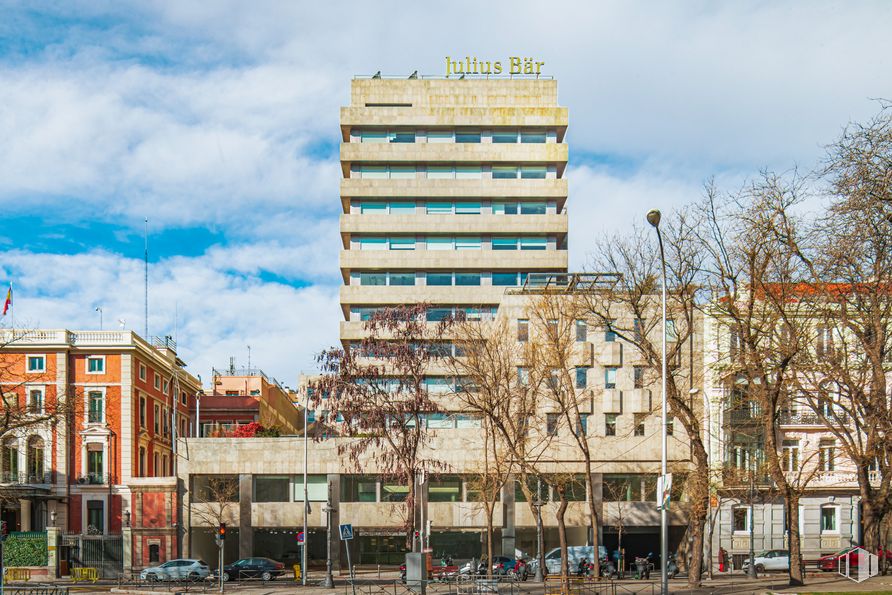 Oficina en alquiler en Paseo Castellana, 7, Chamberí, Madrid, 28046 con edificio, nube, cielo, propiedad, ventana, bloque de torre, diseño urbano, condominio, árbol y zona residencial alrededor