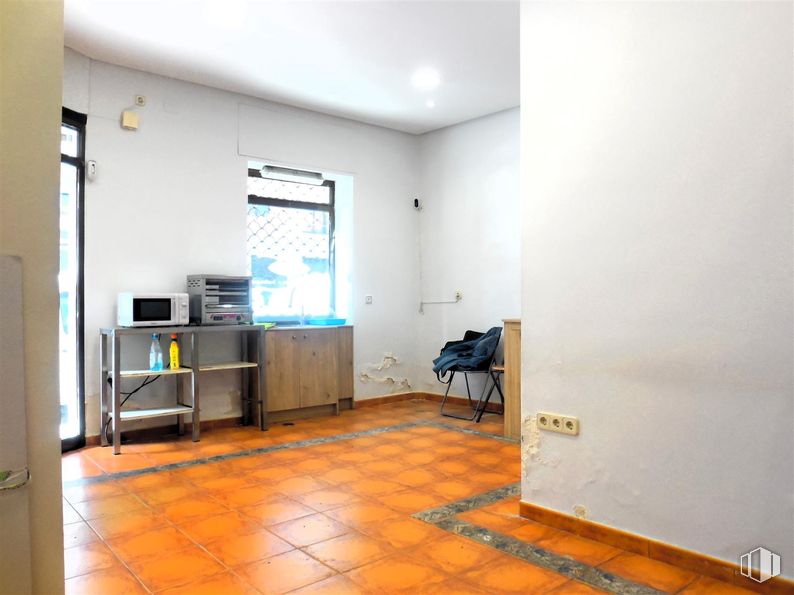 Local en venta en Avenida Toreros, Salamanca, Madrid, 28028 con ventana, ebanistería, silla, accesorio, cajón, suelos, edificio, suelo, pared y escritorio alrededor