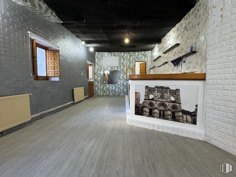 Retail for rent at Barrio del Castillo, Cuenca, 16001 with window, building, wood, hall, picture frame, interior design, floor, flooring, house and art around