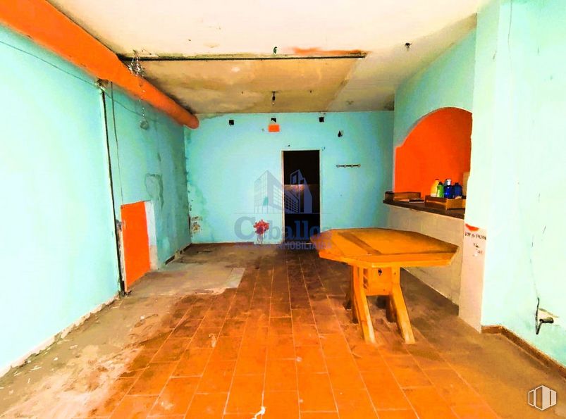 Retail for rent at Zona Parque Concordia, Guadalajara, 19001 with table, paint, wood, orange, flooring, floor, hall, hardwood, wood stain and ceiling around