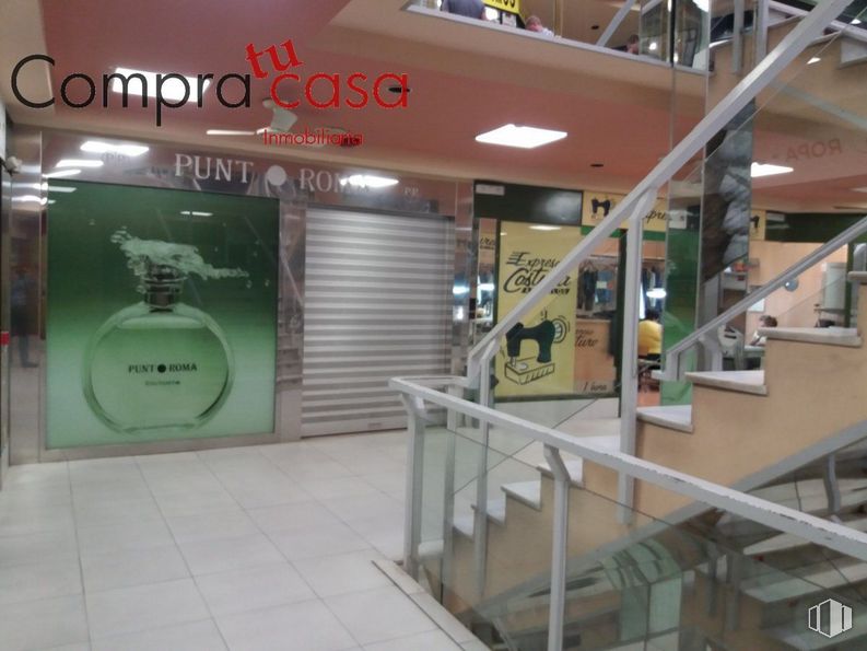 Retail for sale at Calle Juan Bravo, Segovia, 40001 with interior design, fixture, retail, flooring, gas, glass, handrail, facade, logo and transparency around