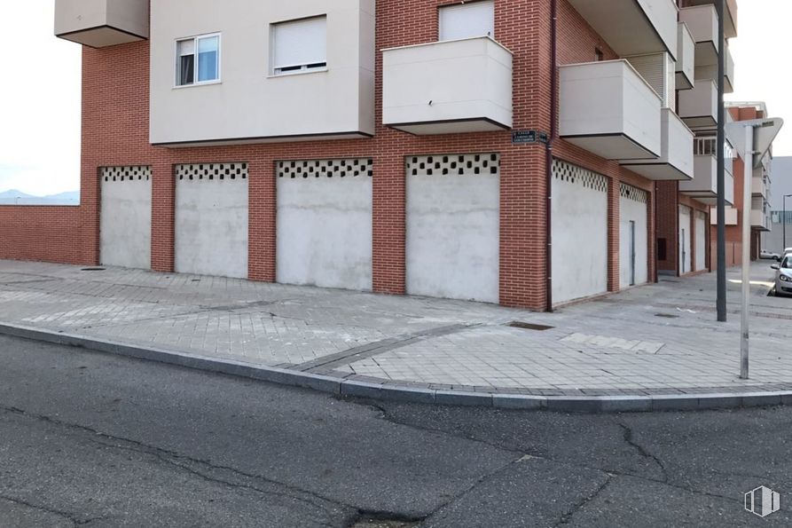 Retail for sale at Calle Mari Díaz, Ávila, 05002 with window, building, road surface, urban design, asphalt, wood, residential area, facade, real estate and composite material around