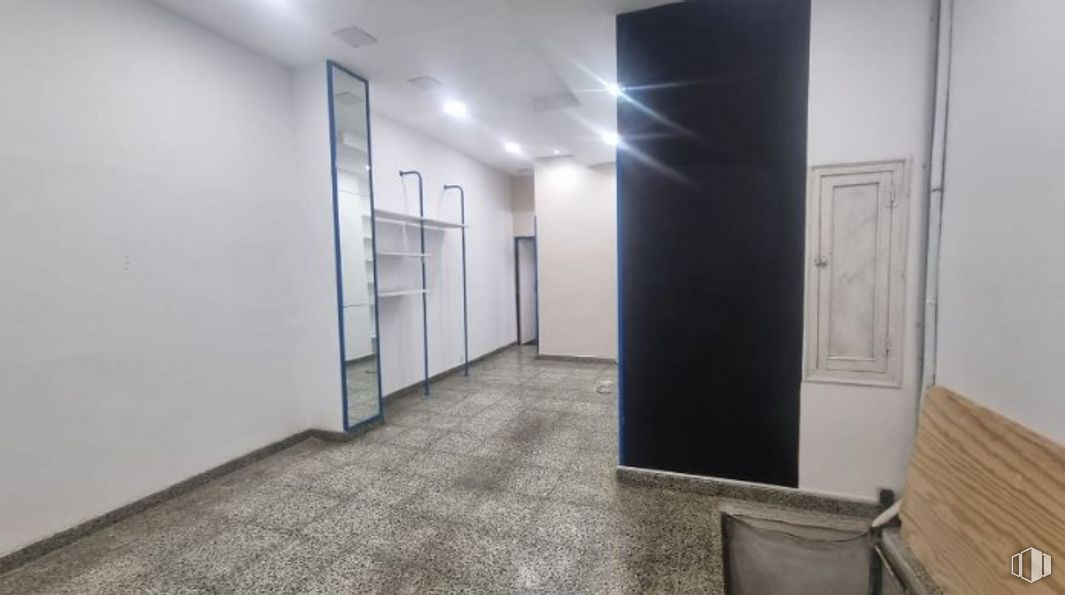 Local en alquiler en Paseo Delicias, Arganzuela, Madrid, 28045 con mueble, propiedad, accesorio, puerta, interiorismo, suelos, suelo, hall, pared y techo alrededor