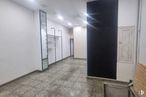 Retail for rent at Paseo Delicias, Arganzuela, Madrid, 28045 with furniture, property, fixture, door, interior design, flooring, floor, hall, wall and ceiling around