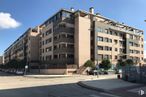 Local en alquiler y venta en Calle Bulgaria, 1, Alcalá de Henares, Madrid, 28806 con edificio, cielo, ventana, nube, superficie de carretera, luz de la calle, diseño urbano, accesorio, condominio y árbol alrededor