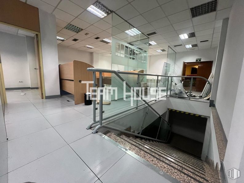 Oficina en venta en Zona Castilla, Chamartín, Madrid, 28036 con edificio, accesorio, interiorismo, suelos, suelo, vidrio, techo, aluminio, material compuesto y hall alrededor