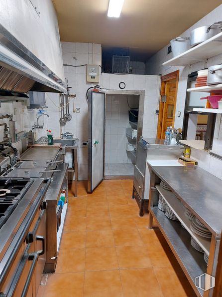 Local en venta en Calle Doctor Jiménez Díaz, 1, Pinto, Madrid, 28320 con propiedad, ebanistería, interiorismo, cocina, encimera, fregadero, madera, suelos, suelo y inmobiliario alrededor