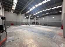 Industrial for rent at Avenida Industria, Coslada, Madrid, 28820 with asphalt, floor, flooring, composite material, concrete, hall, ceiling, metal, event and steel around