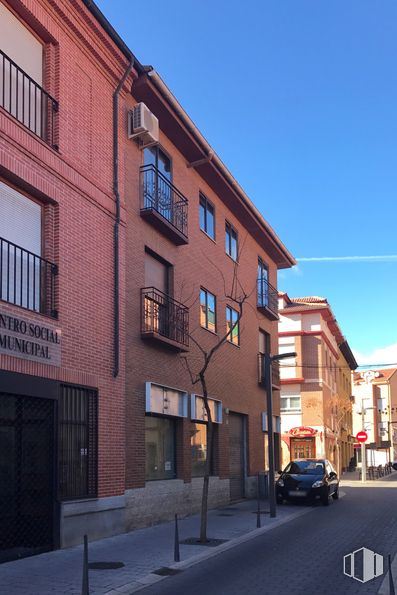 Local en alquiler y venta en Travesía Eras, 8, Azuqueca de Henares, Guadalajara, 19200 con coche, edificio, ventana, cielo, superficie de carretera, diseño urbano, madera, área residencial, barrio y condominio alrededor