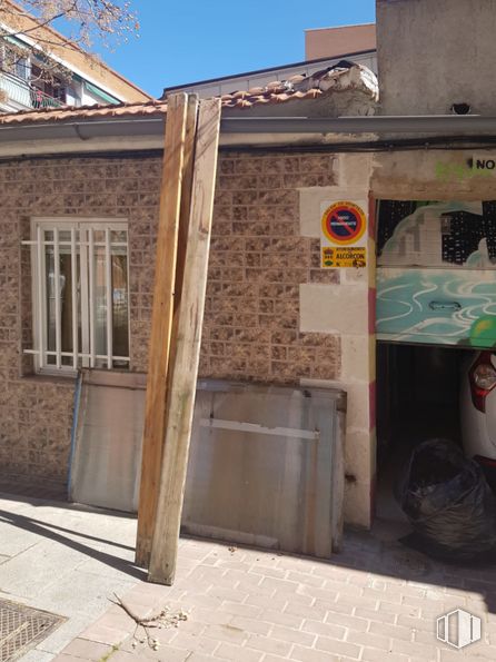 Suelo en venta en Calle San Roque, 1, Alcorcón, Madrid, 28921 con ventana, cielo, propiedad, superficie de la carretera, ladrillo, madera, sombra, albañilería, árbol y gas alrededor