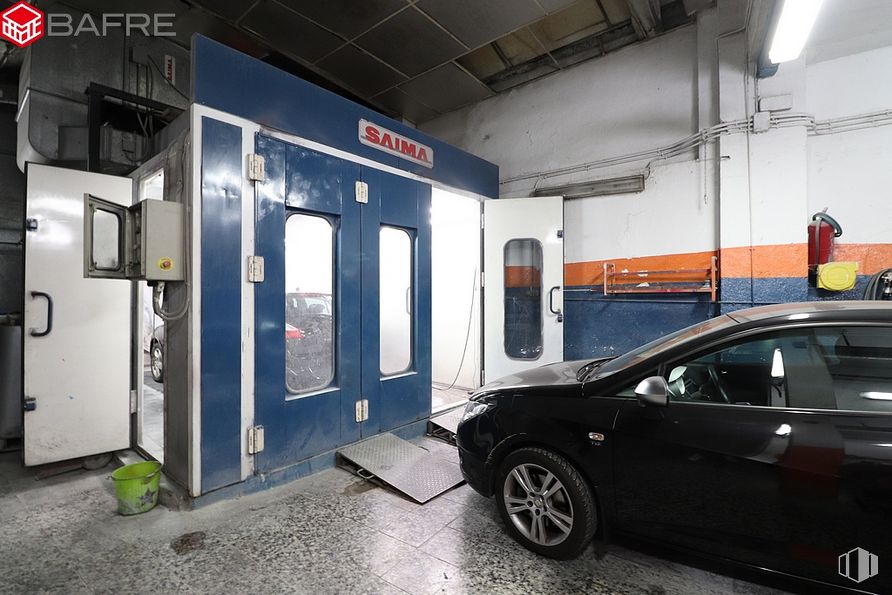 Nave en venta en Calle de la Oca, Carabanchel, Madrid, 28025 con rueda, coche, luz de estacionamiento, neumático, vehículo terrestre, vehículo, iluminación del automóvil, capó, neumático de automoción y vehículo de motor alrededor