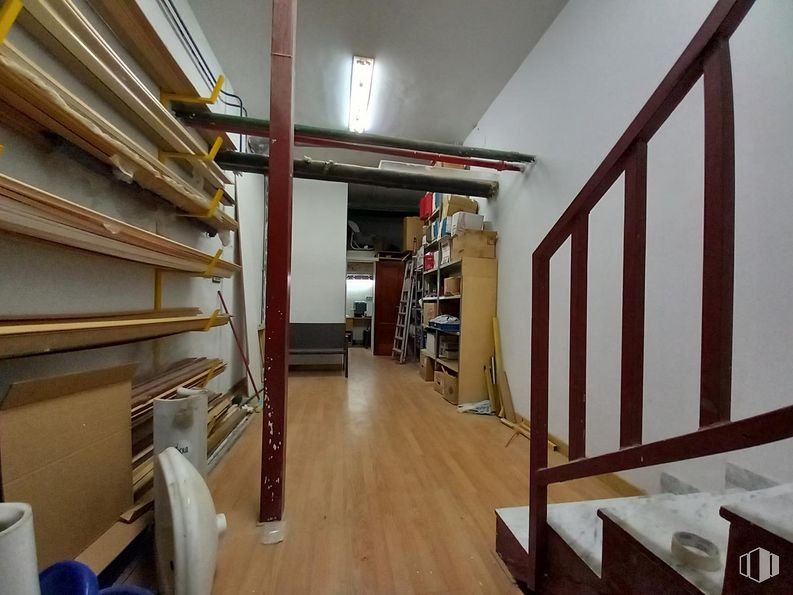 Local en venta en Calle Camino Vinateros, Moratalaz, Madrid, 28030 con estantería, estante, madera, estantería, interiorismo, publicación, suelos, suelo, techo y madera dura alrededor