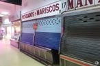 Retail for sale & for rent at Calle Bernardina Aranguren, 8, Carabanchel, Madrid, 28025 with flooring, electric blue, event, magenta, signage, advertising, city, steel, public transport and banner around