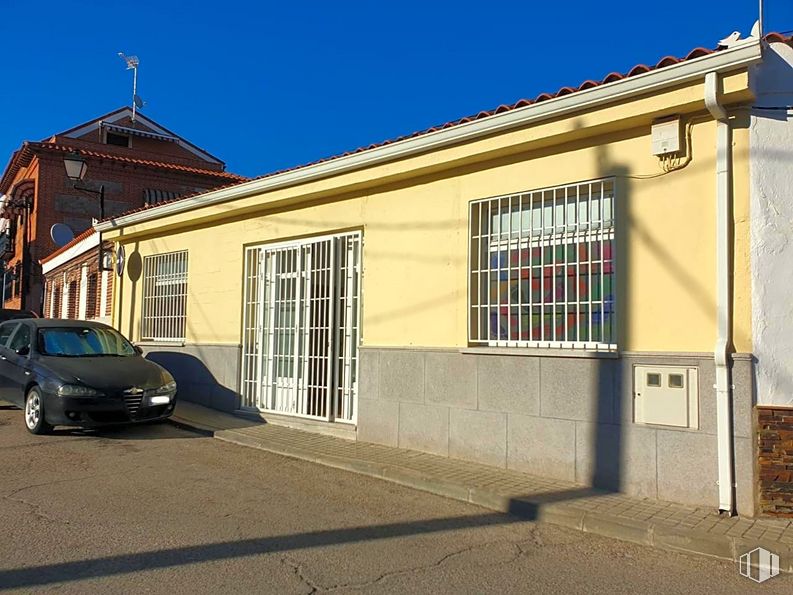 Local en alquiler en Calle Mantua Carpetanorum, Villamanta, Madrid, 28610 con coche, ventana, puerta, casa, cielo, edificio, rueda, iluminación del automóvil, vehículo y neumático alrededor