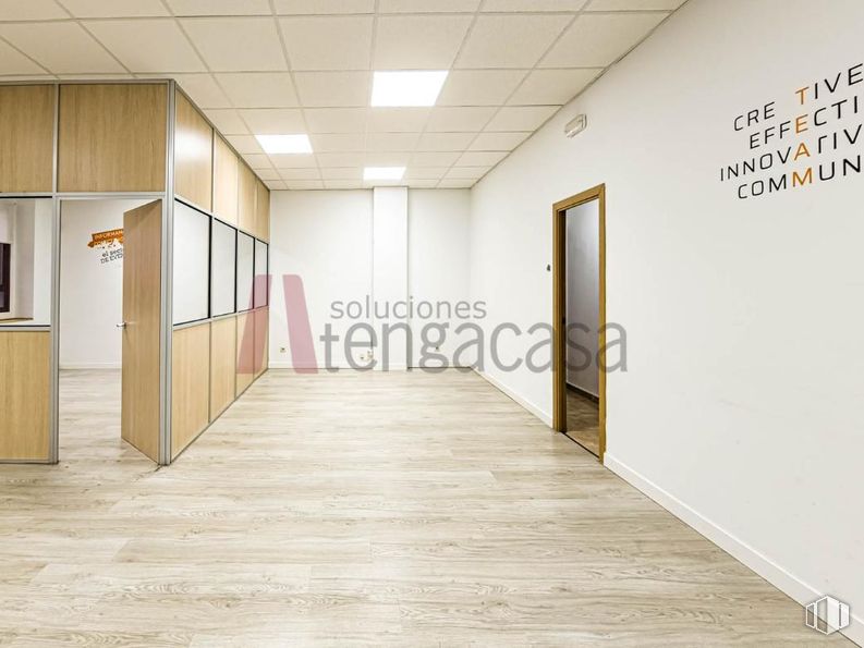 Oficina en alquiler en Calle Azcona, Salamanca, Madrid, 28028 con alumbrado, lámpara, puerta, accesorio, madera, suelo, suelos, rectángulo, inmobiliario y hall alrededor