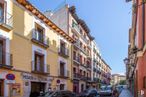 Retail for rent at Zona Cava Baja, Centro, Madrid, 28005 with car, building, person, window, wheel, tire, sky, vehicle, infrastructure and neighbourhood around