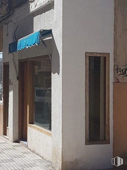 Retail for rent at Calle Colón, Cuenca, 16002 with window, fixture, wood, shade, facade, tints and shades, concrete, composite material, building and brick around