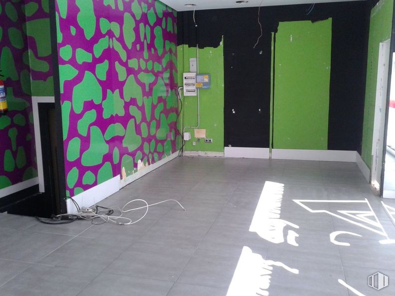 Retail for rent at Calle Estrella Elola, Valdemoro, Madrid, 28340 with door, paint, ceiling, design, graphics, wall sticker, graphic design, wallpaper and tile around