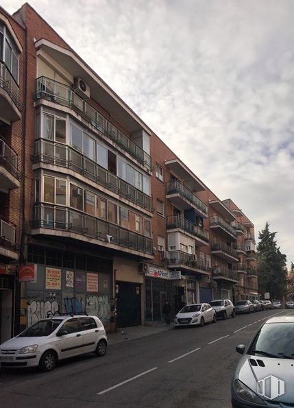 Nave en venta en Paseo Olivos, 95, La Latina, Madrid, 28011 con coche, edificio, luz de estacionamiento automotriz, nube, cielo, vehículo terrestre, rueda, neumático, vehículo y ventana alrededor