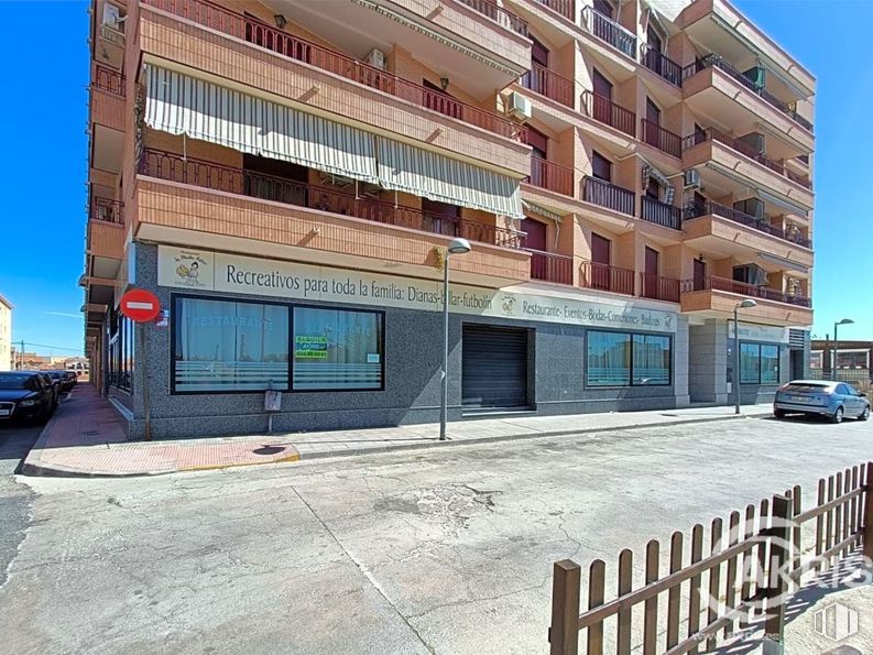 Local en alquiler en Calle Puente, Torrijos, Toledo, 45500 con edificio, coche, ventana, cielo, rueda, diseño urbano, neumático, barrio, zona residencial y condominio alrededor