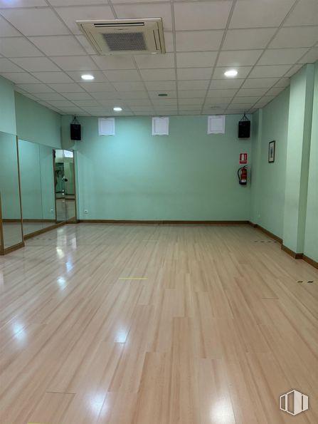 Local en venta en Calle Cantabria, 4, Valdemoro, Madrid, 28341 con hall, edificio, madera, suelos, suelo, techo, tinte para madera, accesorio, suelo laminado y madera dura alrededor