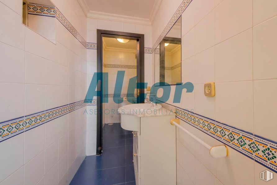 Local en venta en Calle de Alejandro Rodríguez, Tetuán, Madrid, 28039 con suelos, suelo, apartamento, azulejo y suelo de baldosas alrededor