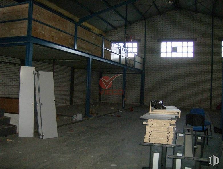 Industrial for rent at Polígono Palancares, Cuenca, 16004 with window, furniture, building, house, wood, shade, gas, ceiling, door and hall around