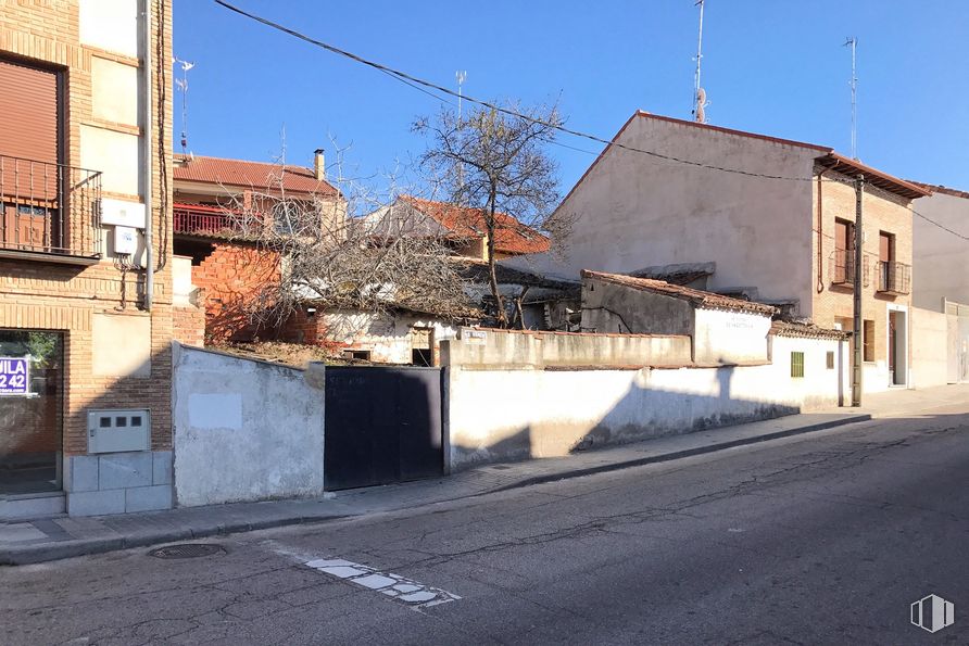 Suelo en venta en Callejón Herreros, 8, Navalcarnero, Madrid, 28600 con casa, cielo, propiedad, edificio, ventana, superficie de carretera, asfalto, madera, árbol y pendiente alrededor