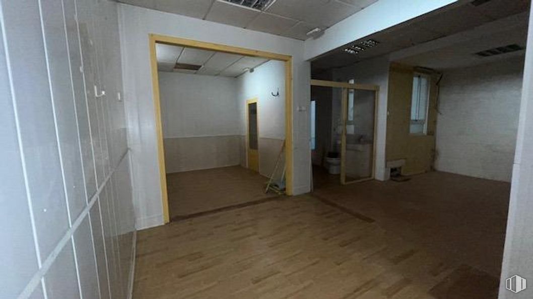 Office for rent at Calle Cavanilles, Retiro, Madrid, 28007 with fixture, wood, hall, floor, building, flooring, house, wall, hardwood and ceiling around