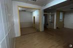 Retail for rent at Calle Cavanilles, Retiro, Madrid, 28007 with fixture, wood, hall, floor, building, flooring, house, wall, hardwood and ceiling around