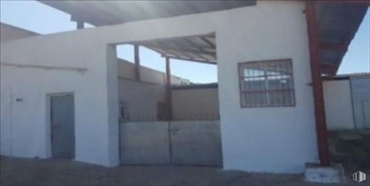 Industrial for sale at Polígono 28, Parcela 13, Los Pocillos, Villamayor de Santiago, Cuenca, 16415 with window, building, fixture, composite material, building material, facade, roof, shade, metal and engineering around