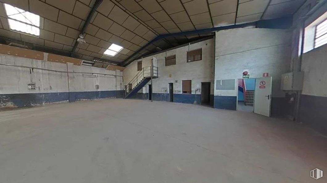 Industrial for sale at Carretera Campo Real, Arganda del Rey, Madrid, 28500 with window, door, floor, flooring, ceiling, composite material, hall, concrete, daylighting and building material around