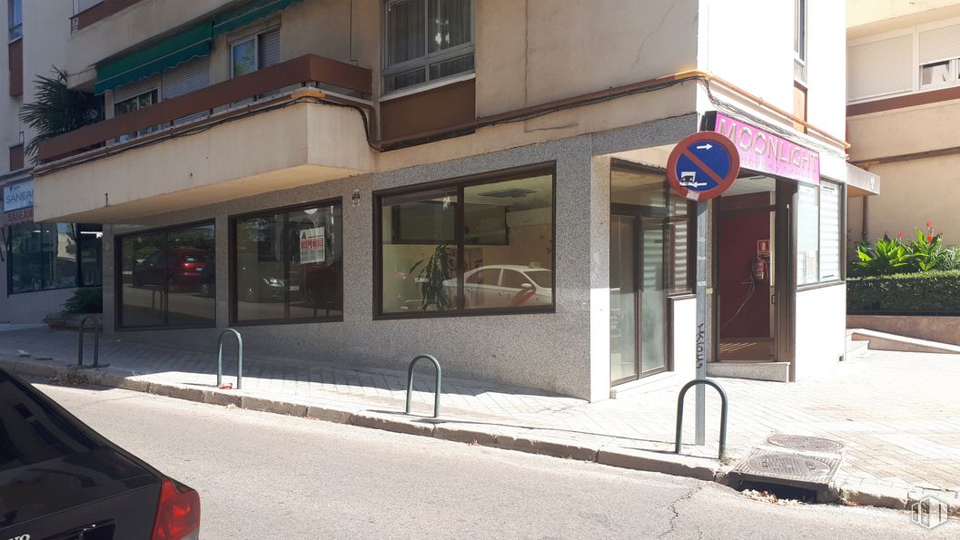 Local en alquiler en Carretera Canillas, Hortaleza, Madrid, 28043 con ventana, edificio, planta, propiedad, luces traseras y de freno, arquitectura, acera, fachada, vehículo y ciudad alrededor