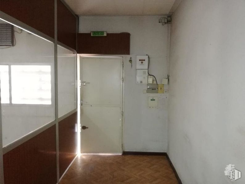 Local en venta en Calle Enrique Velasco, 27, Puente de Vallecas, Madrid, 28038 con puerta, ventana, accesorio, edificio, piso, suelo, material compuesto, vidrio, techo y aluminio alrededor