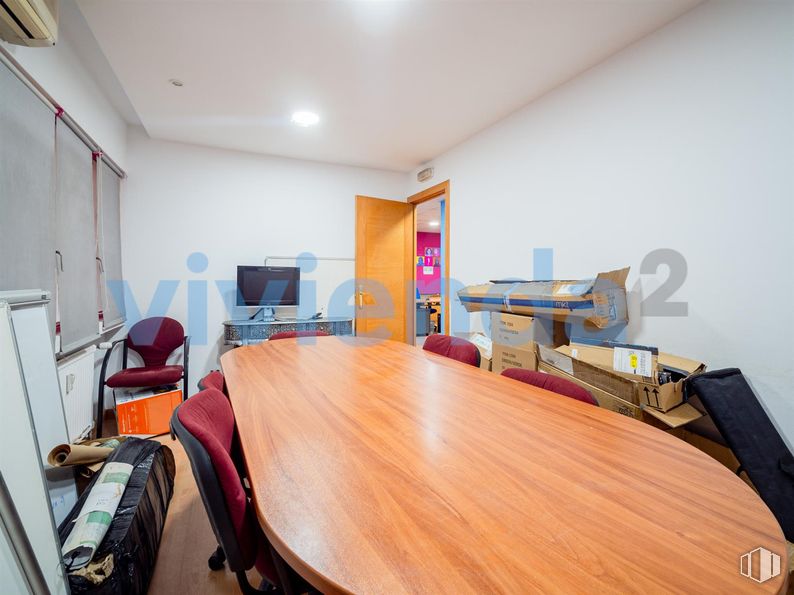 Office for sale at Zona Fuente del Berro, Salamanca, Madrid, 28028 with chair, table top, door, furniture, table, building, desk, orange, wood and interior design around