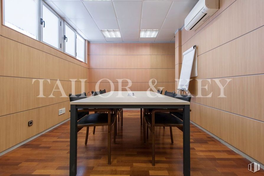 Oficina en venta en Paseo Castellana, Chamartín, Madrid, 28046 con silla, mesa, propiedad, mueble, hall, madera, casa, interiorismo, arquitectura y edificio alrededor