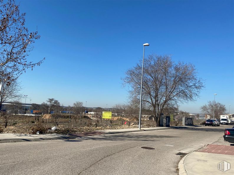 Land for sale at Calle Sierra de Algodonales, Arganda del Rey, Madrid, 28500 with sky, road surface, road, branch, asphalt, street, street light, public space, thoroughfare and morning around