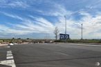 Land for sale at Polígono Las Cárcavas III, Illescas, Toledo, 45200 with cloud, sky, street light, road surface, asphalt, land lot, tree, overhead power line, tar and electricity around